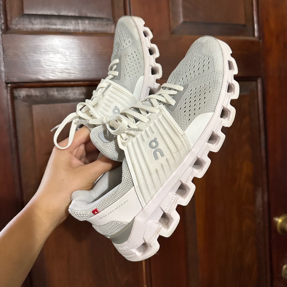 OnCloud Running Shoes - Swiss Engineering - Women’s 7.5